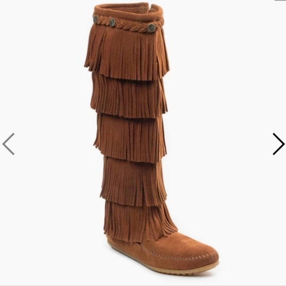 Minnetonka 5-Layer Fringe Boot - Picture 4 of 13